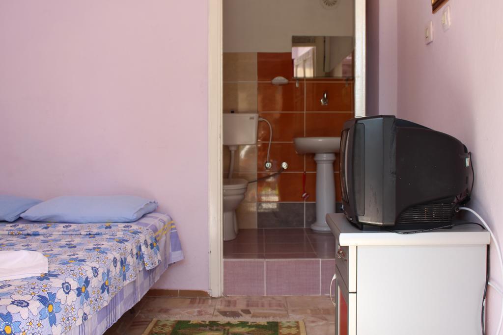 Eysan Pansiyon Akçay Rom bilde
